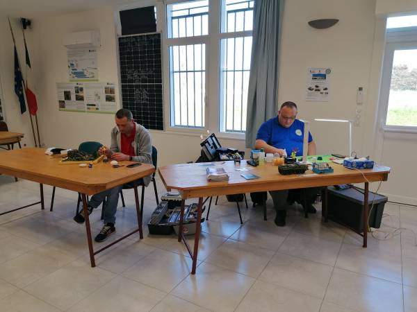 The members of “Workshop M.P.G.” at work (Nicolas et Thierry)