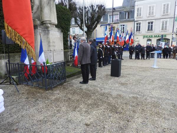 The laying of the wreath by the president of “Les Amis de La Martinerie” and Hervé Fauve, son of the commander of La Minerve