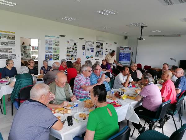 Après l’effort, le repas partagé