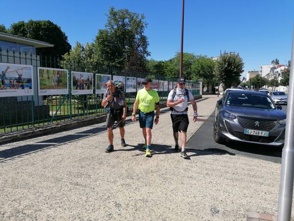 Jean-Louis Martinez arrive à Châteauroux en compagnie de Bruno et de son fils Benjamin