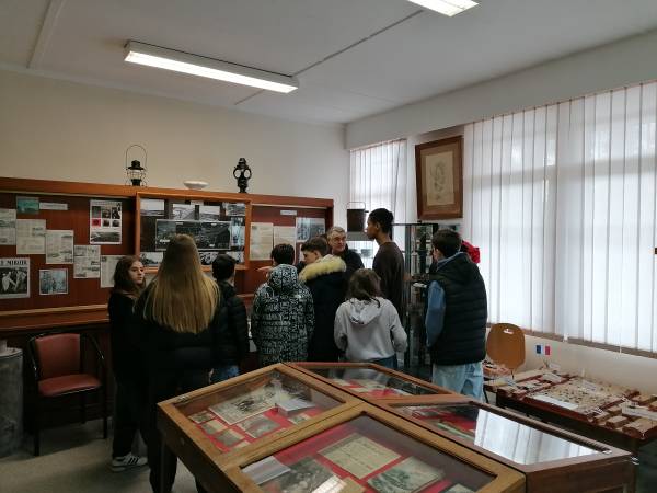 Léon XIII middle school -- Dominique presenting our WW1 room