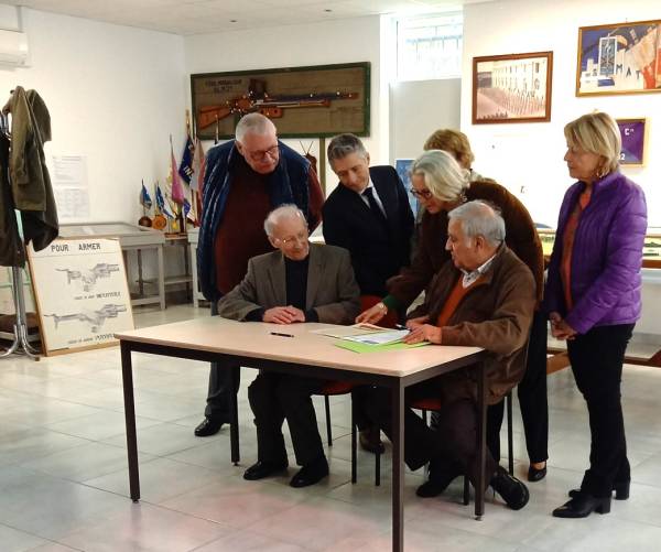 Elected officials discovering the letter addressed to “Les Amis de La Martinerie” by Jean François Reille
