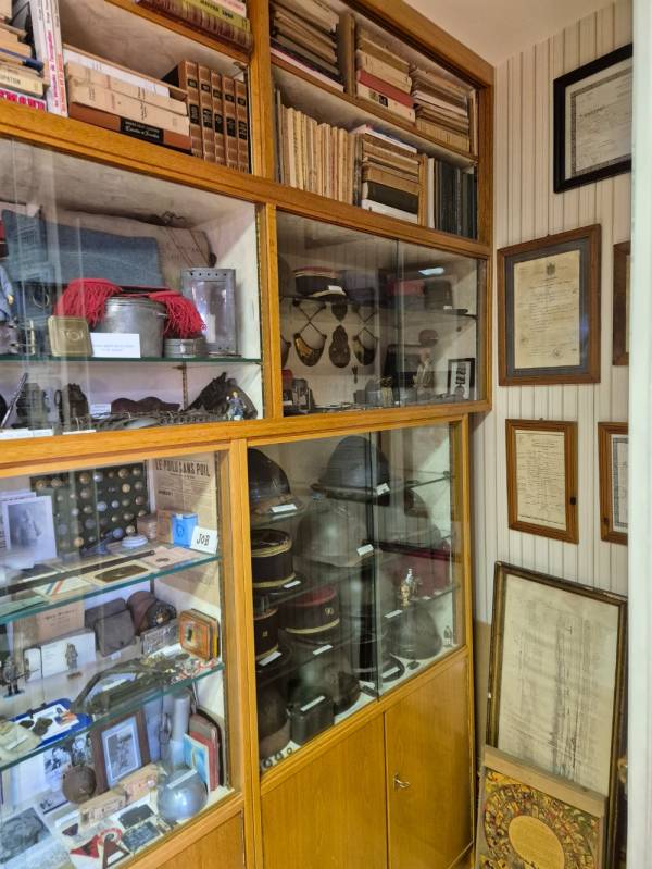 Une petite partie des objets et documents offerts par madame Petit